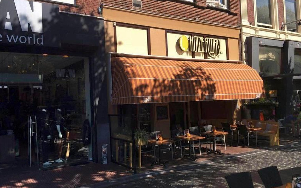 De LC waande zich in de jaren zeventig met een bezoek aan <a href="/HuizeKwast/">Huize Kwast</a> aan de Nieuwestad bit.ly/2dcZQVO