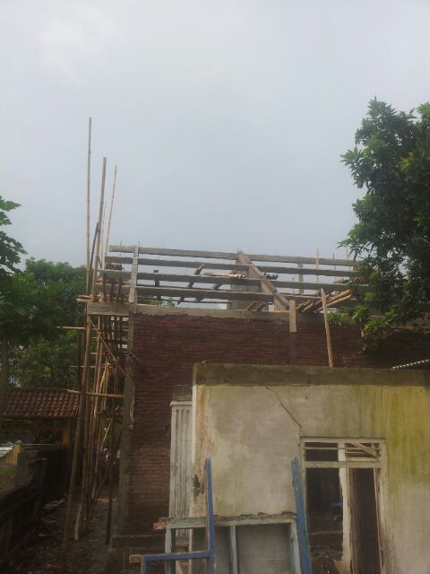 Progress pembangunan Gedung UPK - BKAD eks PNPM Kec.Adipala di Rt 02 Rw 08 Jl.Ahmad Yani Adipala sdh mencapai 30%.