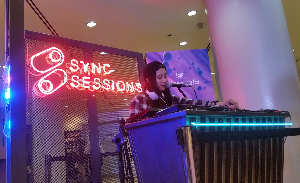 PowerMacCenter's tweet photo. Opening this year's #SyncSession is the artist behind the Neon Hour album, @valenzuelabp. Join us here at Power Mac Center Trinoma! https://t.co/JyH8C5s5Me