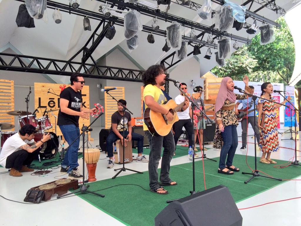 Wow <a href="/FazleenaATL/">Fazleena&TheLasykar</a> perform di #KLLepark yawww