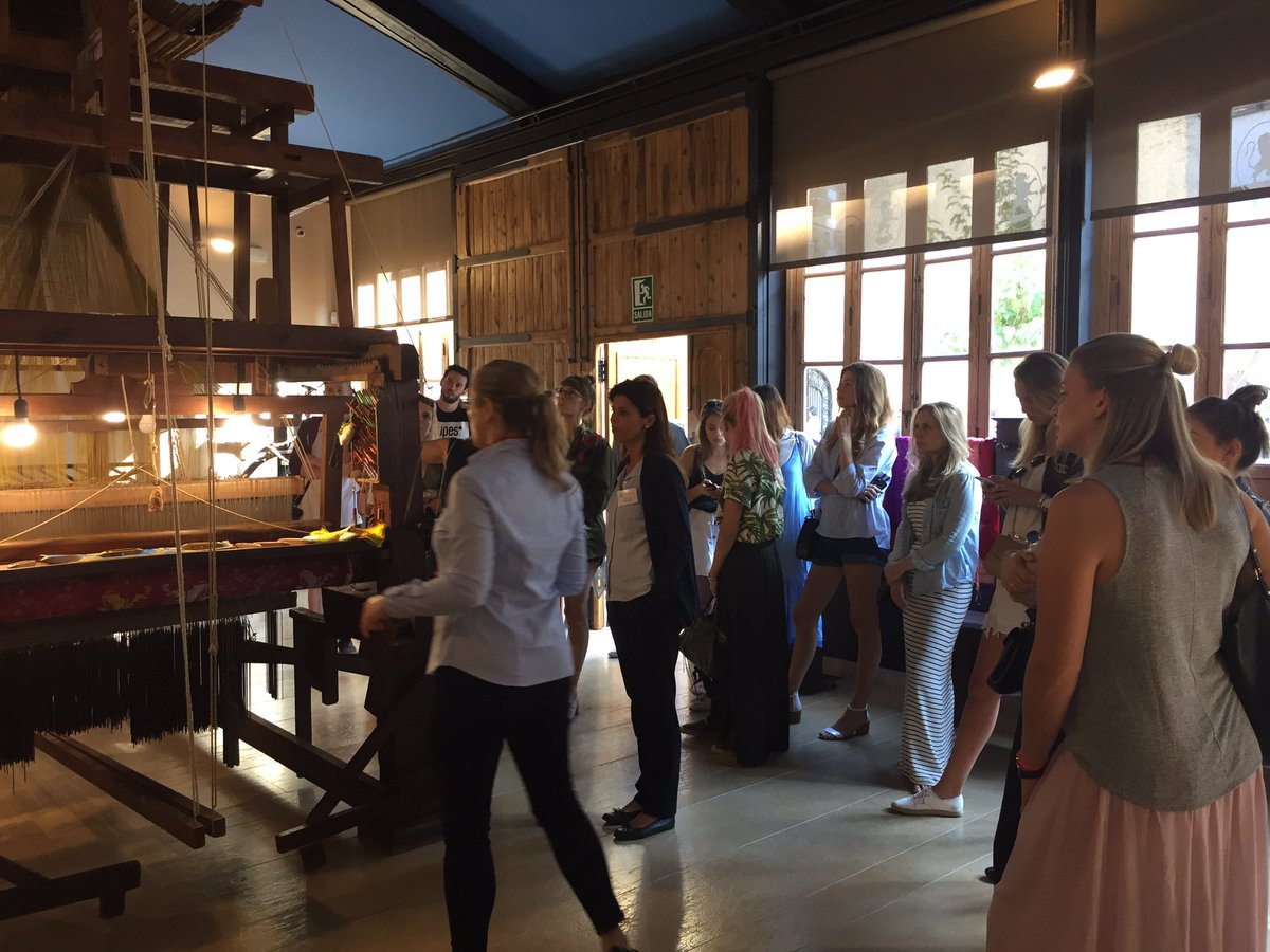 MuseoSeda's tweet image. Esta mañana nos visitan 12 blogueras alemanas de #Blogwalkgoesvalencia #blogwalk  conociendo la #historia de nuestra #seda #valenciaesseda