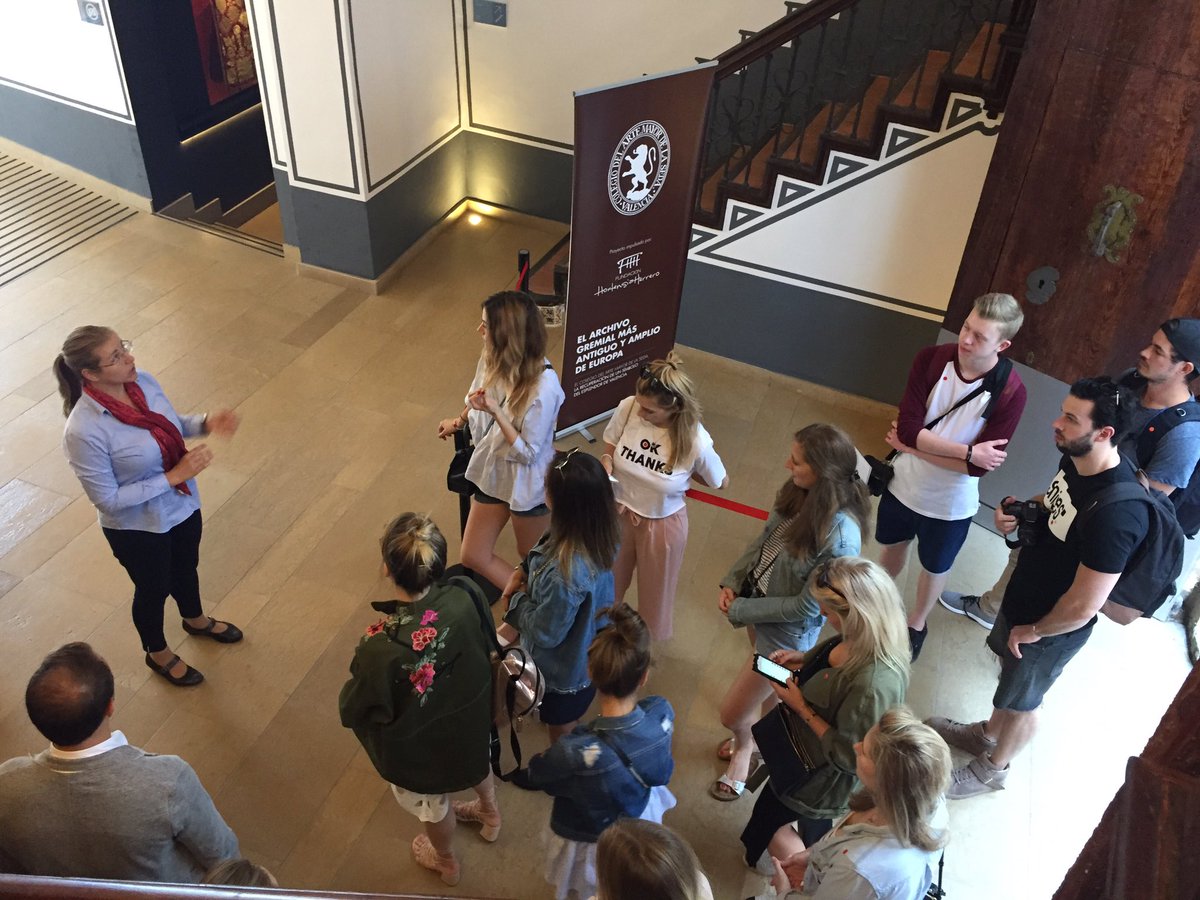 MuseoSeda's tweet image. Esta mañana nos visitan 12 blogueras alemanas de #Blogwalkgoesvalencia #blogwalk  conociendo la #historia de nuestra #seda #valenciaesseda