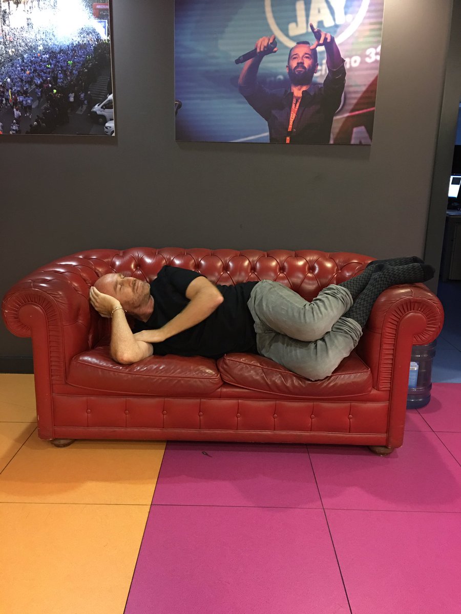 radiodeejay's tweet photo. Sveeeegli ??? 
- siiiii ( retweet )
- noo ( cuore )
Inizia #zerbinator in diretta con @RudyZerbi !! https://t.co/He6KjkVGBQ