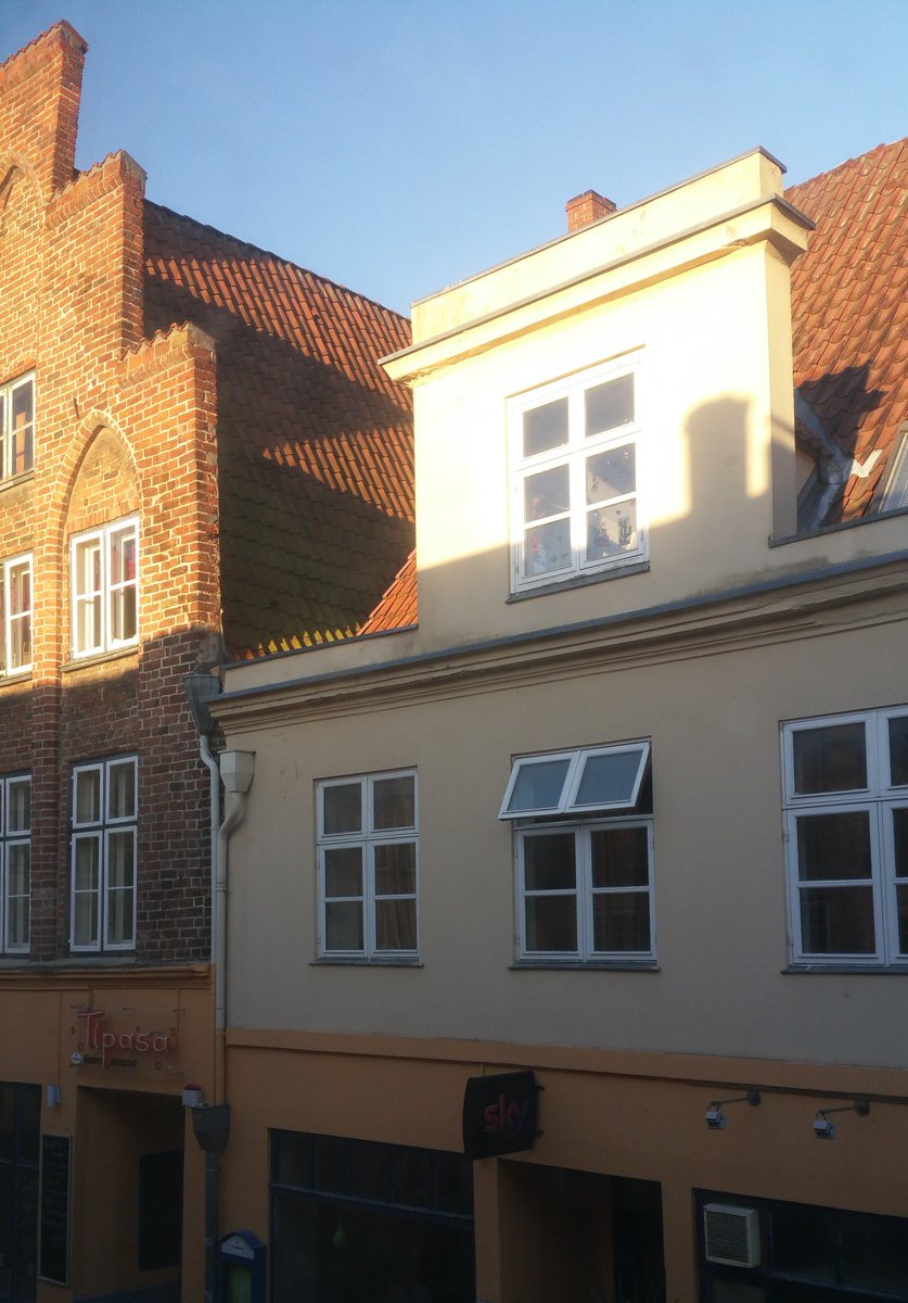 Renaade's tweet photo. Guten Morgen aus Lübeck. Kaffee + den Tag langsam beginnen lassen. Freu mich auf viele Textinen in einer feinen, kleinen Stadt #itt2016 .☕🌞😘 https://t.co/OnDKyLJjxa