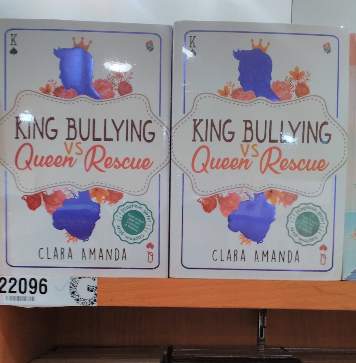 Harryanto12345's tweet photo. #bukubaru #kingbullyingvsqueenrescue @Gramedia_tsm penerbit @Bukune cc @infobukuID https://t.co/qlakwgTexP