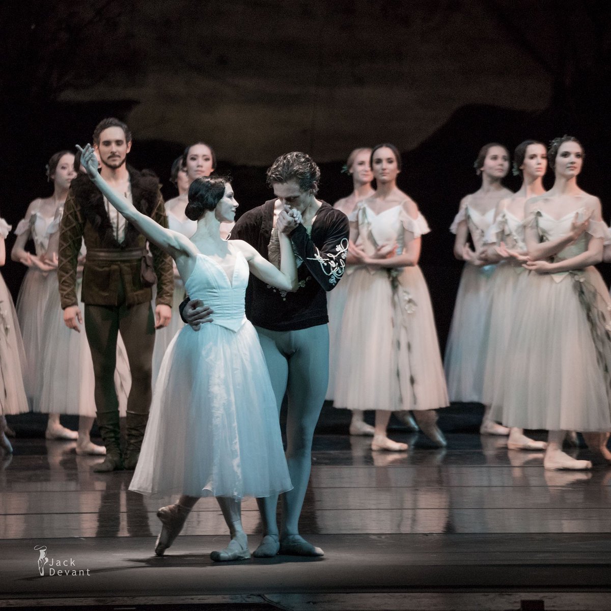 Yesterday they danced to each other. Passionately. Giselle. @NatOsipova @staatsballett @bay_staatsoper