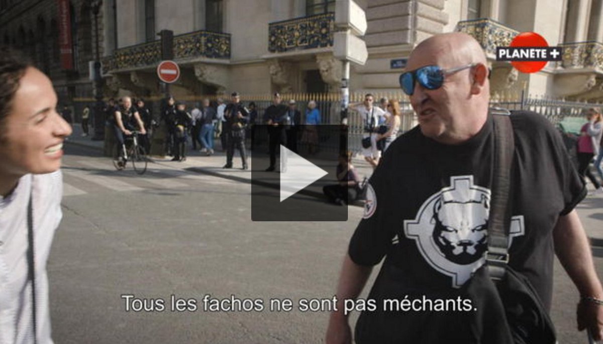 lesinrocks's tweet image. “Pourquoi nous détestent-ils, nous les Arabes ?” Quand Amelle Chahbi rencontre un facho lesinrocks.com/inrocks.tv/det…