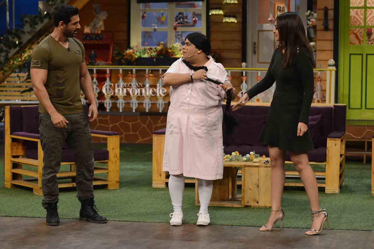 EntDC's tweet photo. #Force2 stars @TheJohnAbraham, @sonakshisinha have fun on @KapilSharmaK9's show.
https://t.co/RTx8Bn8cwd https://t.co/d3lz8wF2M1