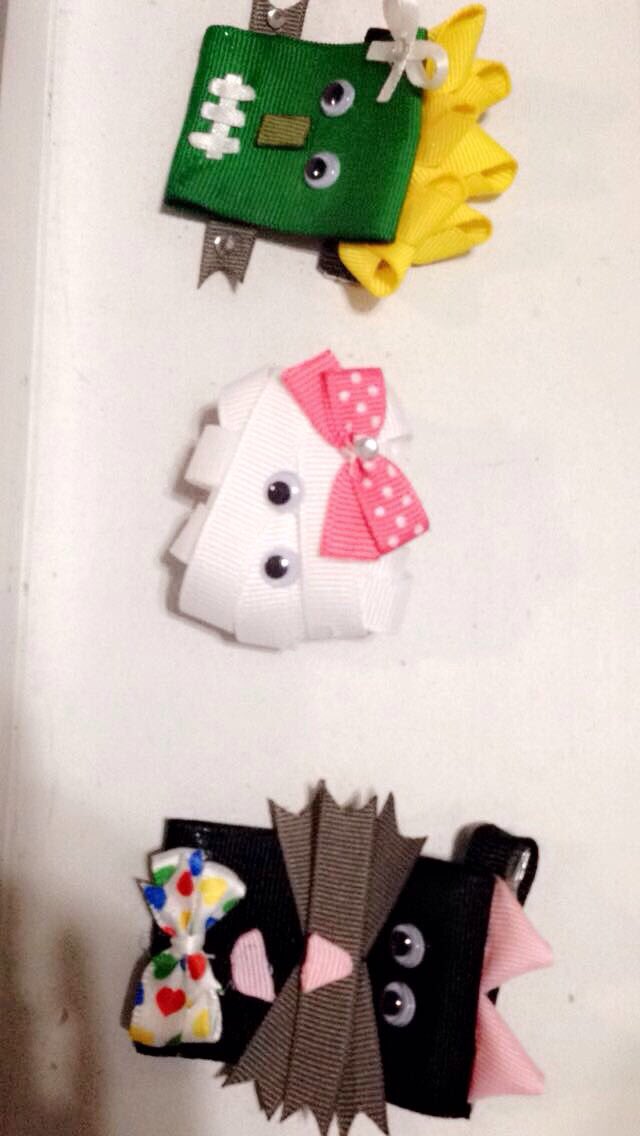 Rosygoose's tweet photo. We made such cute bows! @Winstead890 https://t.co/2ot9ge585C