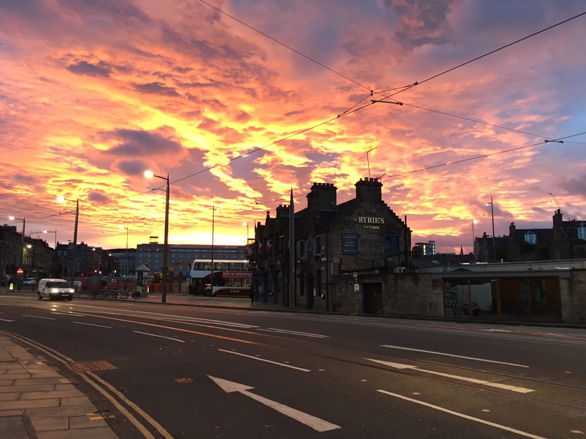 JOSE_HOURINHO's tweet photo. #heymarket #Edinburgh #Scotland #スコットランド https://t.co/j30SeEjCAT