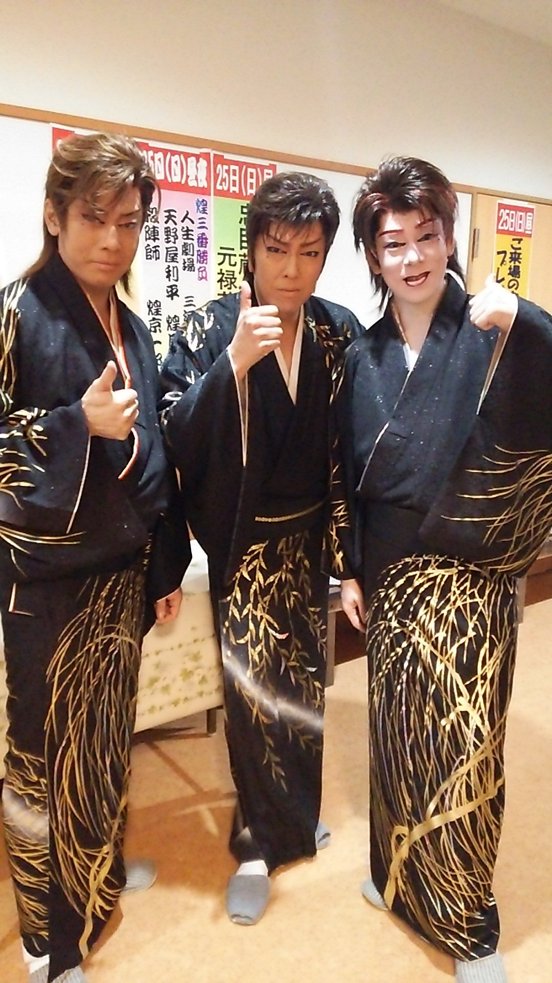 Twitter 上的 けやき座 本日ゲストさんお迎えして大変盛り上がりました 大入りです 東京大衆演劇協会 虎 林友廣さん 林京助さん 座長3shot ご三方背が高くて格好いいです そして 明るくて楽しい まだ 間に合いますょー 夜の部お待ちしております