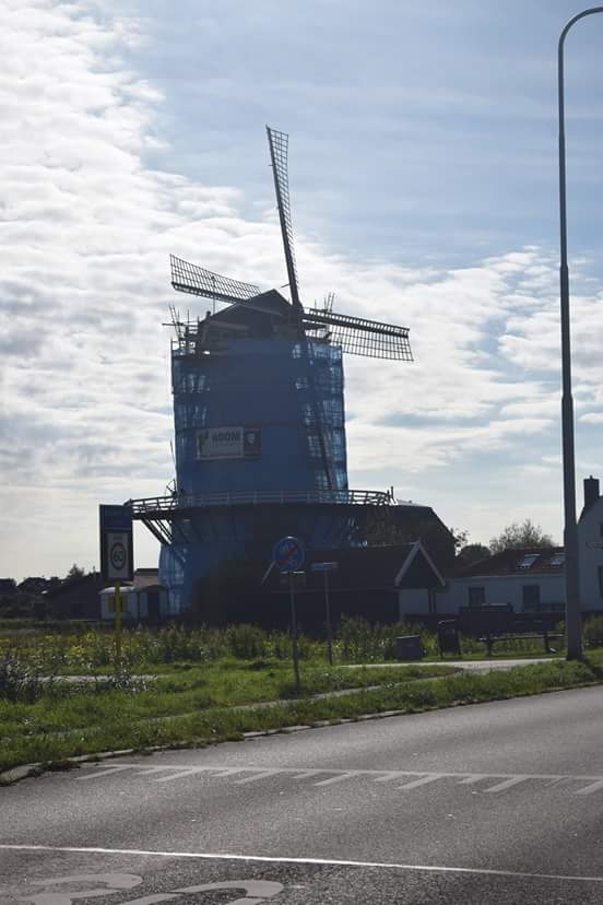 Deze week gestart met het schilderwerk aan de molen in Koudekerke.