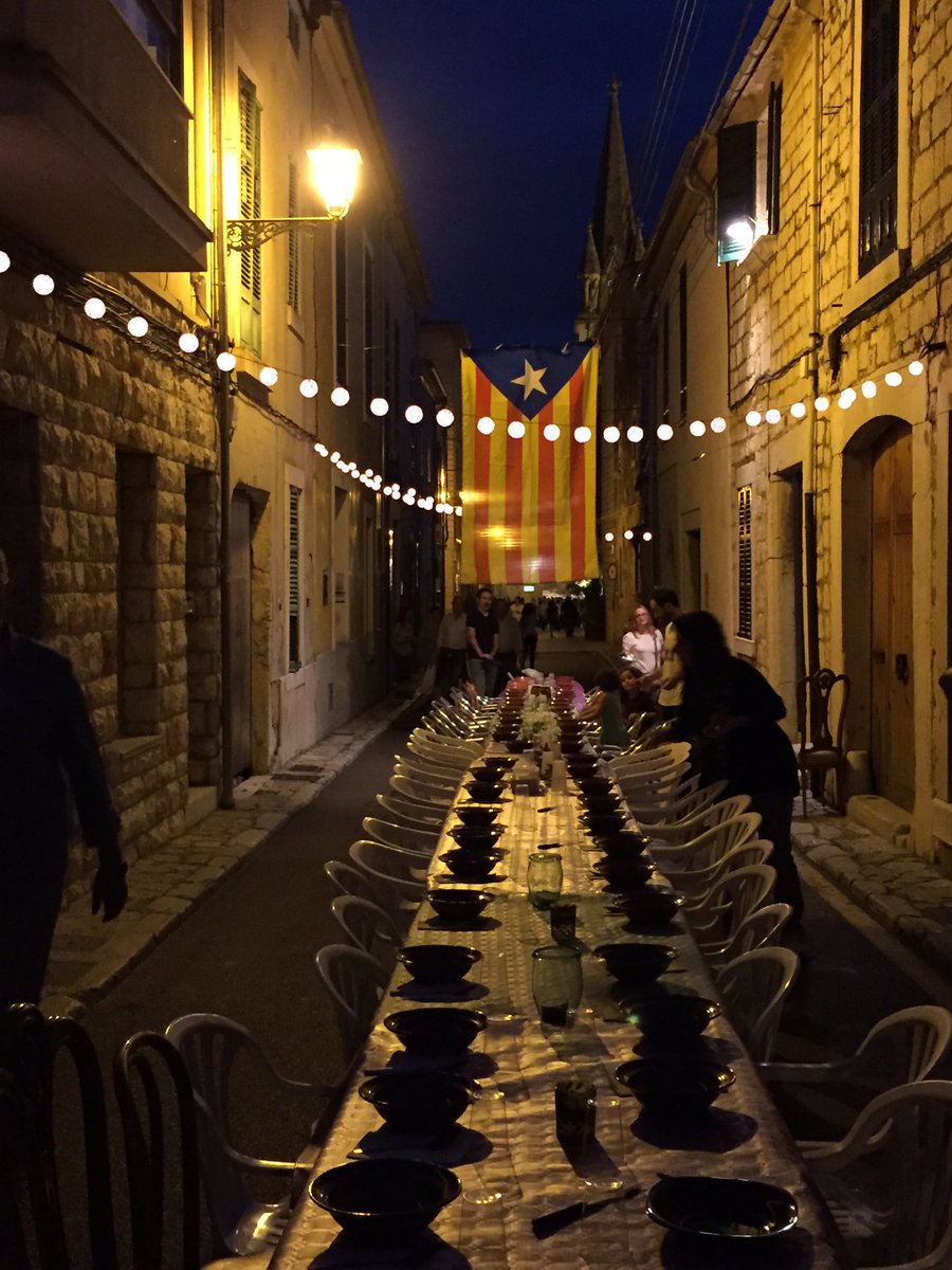 Antoni_Mallorca's tweet photo. Això que a Catalunya és un acte de total normalitat a Mallorca és heroic... #Binissalem #Vermada2016 https://t.co/pBid0SUprZ