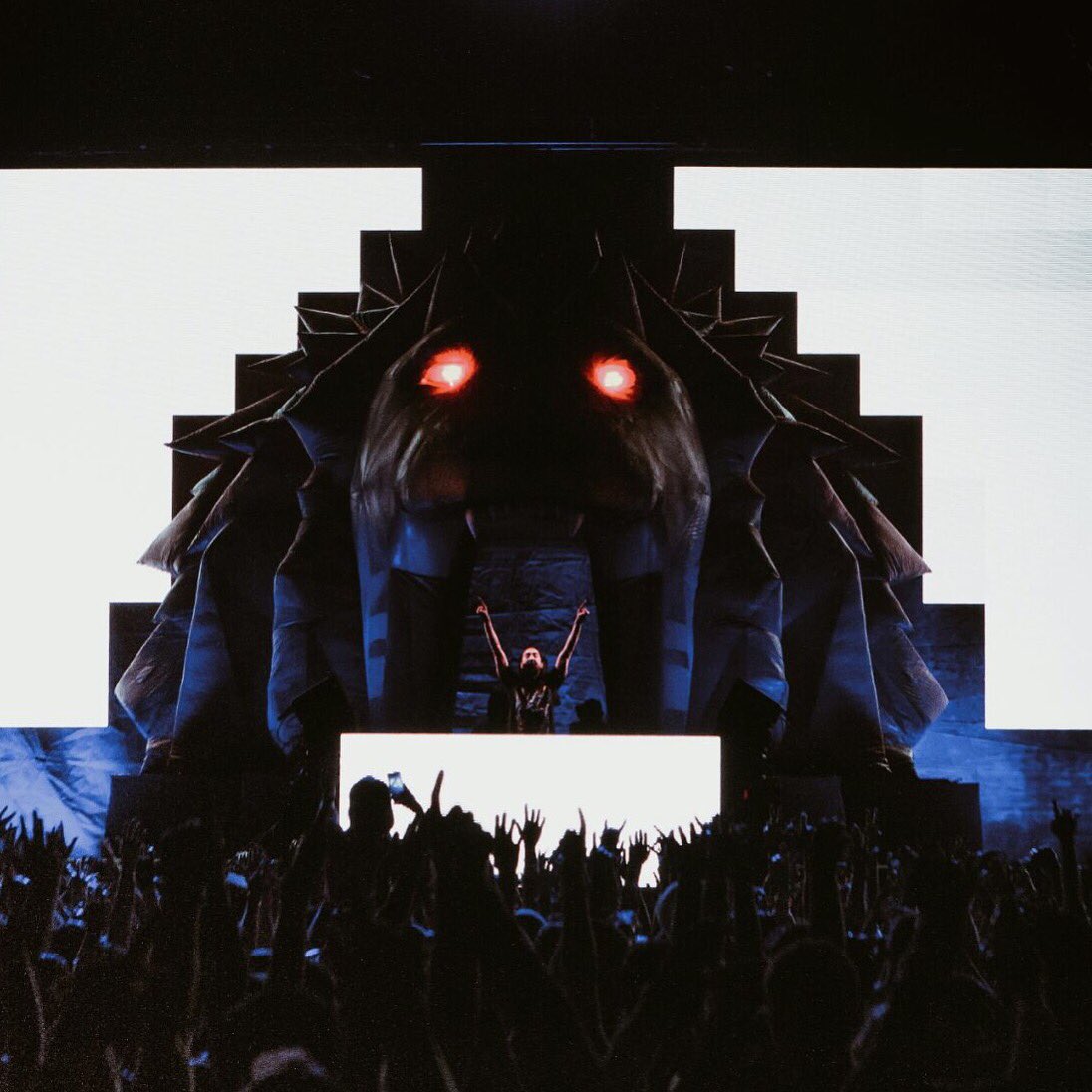 👿🦁 #Winnipeg https://t.co/IZCuPnvFqn