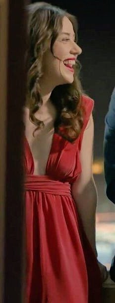 kuyulgurel's tweet photo. Gülüşünü yiyebiliyomuyuz😍 @ozgecangurel https://t.co/YCu9Tse7lo