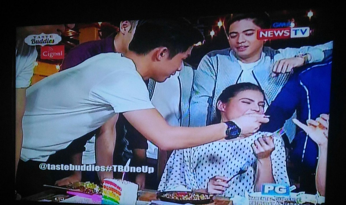 engrlee01's tweet photo. Hahaha dumadamoves ka ata Bowws @whianwamos
#TBOneUp https://t.co/jVAqEMBmdP
