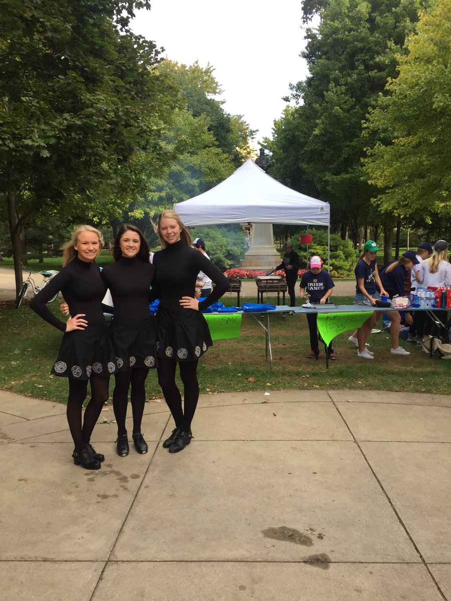 Happy game day! Everyone come to our concession stand! ☘️