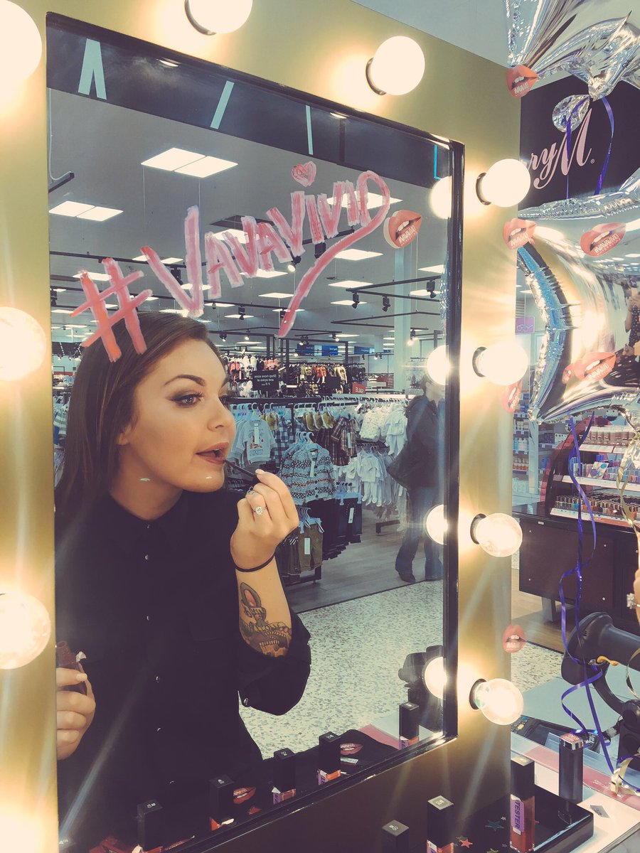 #VAVAVIVID @maybellineNYUK <a href="/lisarowe28/">Lisa Sargent</a>