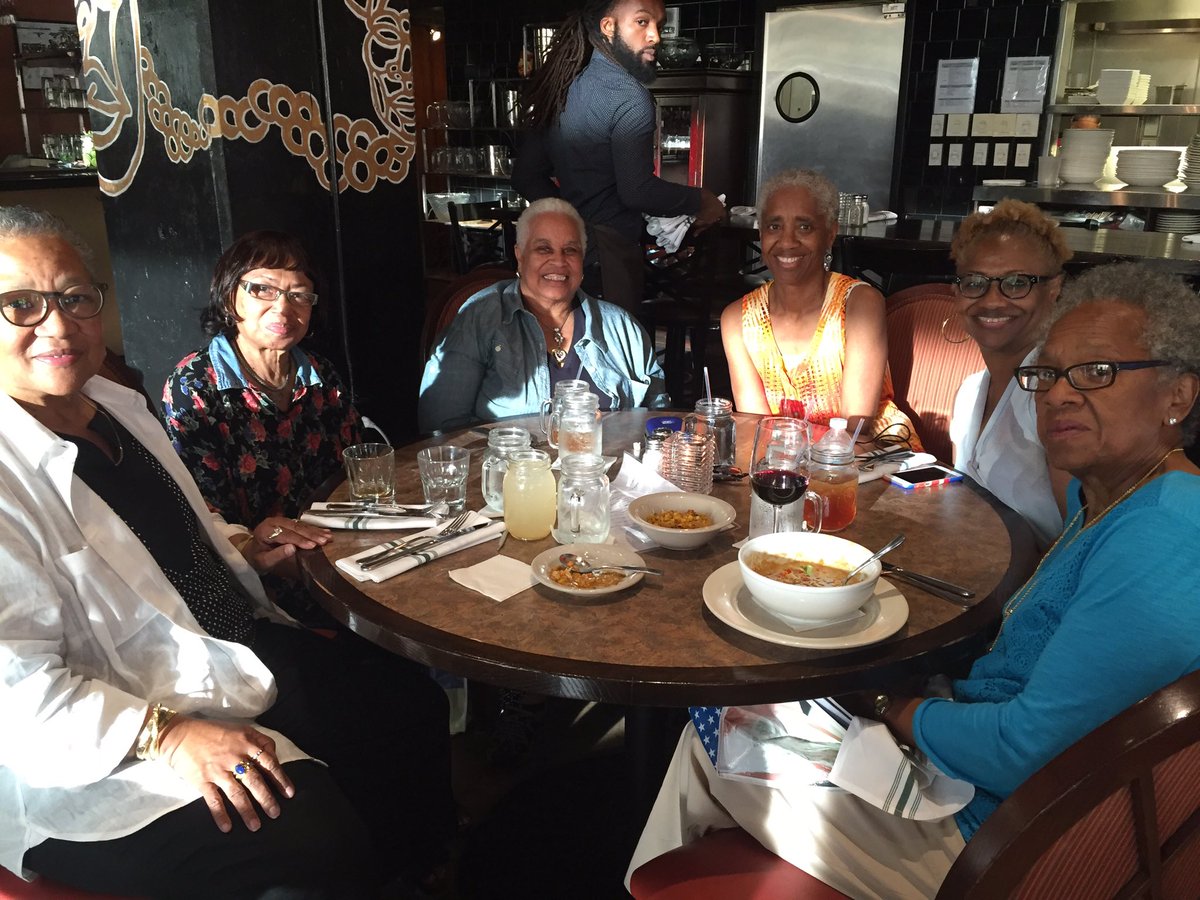 HelenMBenjamin's tweet photo. Dinner with sister &amp; friends at Mulebone https://t.co/8s9ahMt9Mr