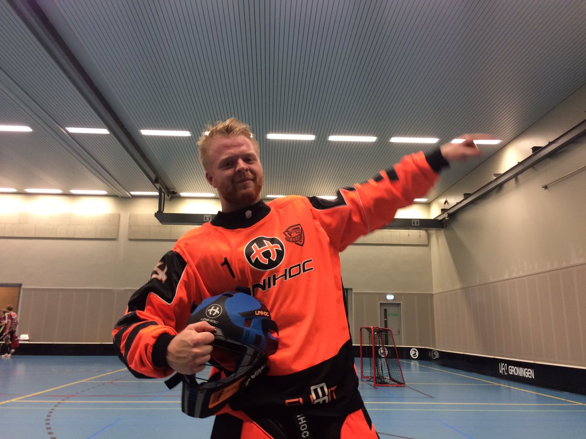 FaceOff_Live's tweet photo. 4-1 after p2! Men 2 is in the lead, but still need to focus to get the win, as HSV Haren is pushing hard! #floorball https://t.co/sHnVEYKnVj