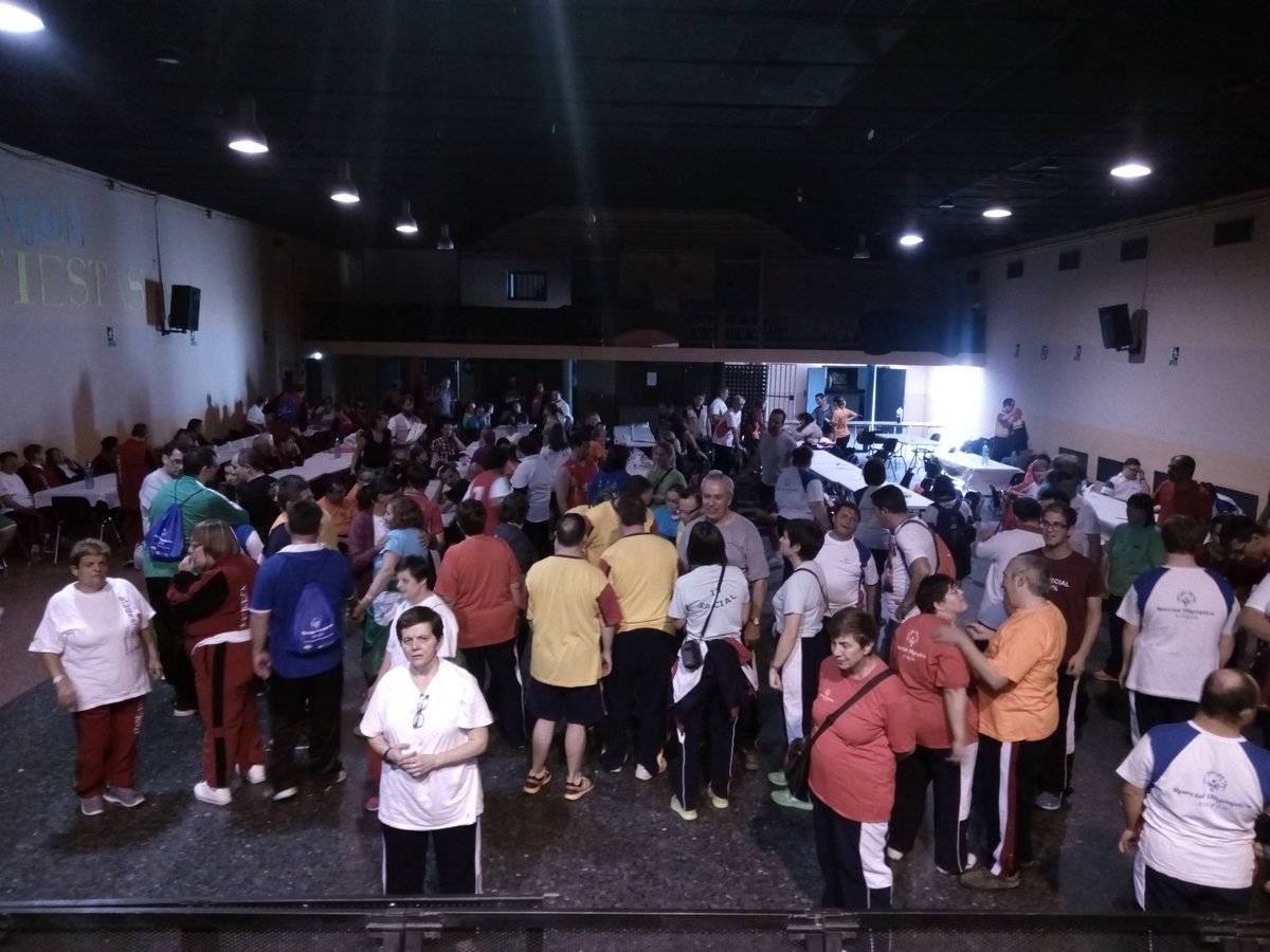 SpecialOlympicsArago (@specialaragon) on Twitter photo Acabando la jornada con la comida y la fiesta final. Gracias <a href="/FundlaCaixa/">Fundación ”la Caixa”</a> @ATADES_ Acabando la jornada con la comida y la fiesta final. Gracias <a href="/FundlaCaixa/">Fundación ”la Caixa”</a> @ATADES_
