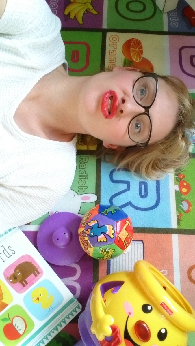TinaTalkNow's tweet photo. It's one of those #redlipstick kind of days #igothis https://t.co/hQ7mtyLl5J