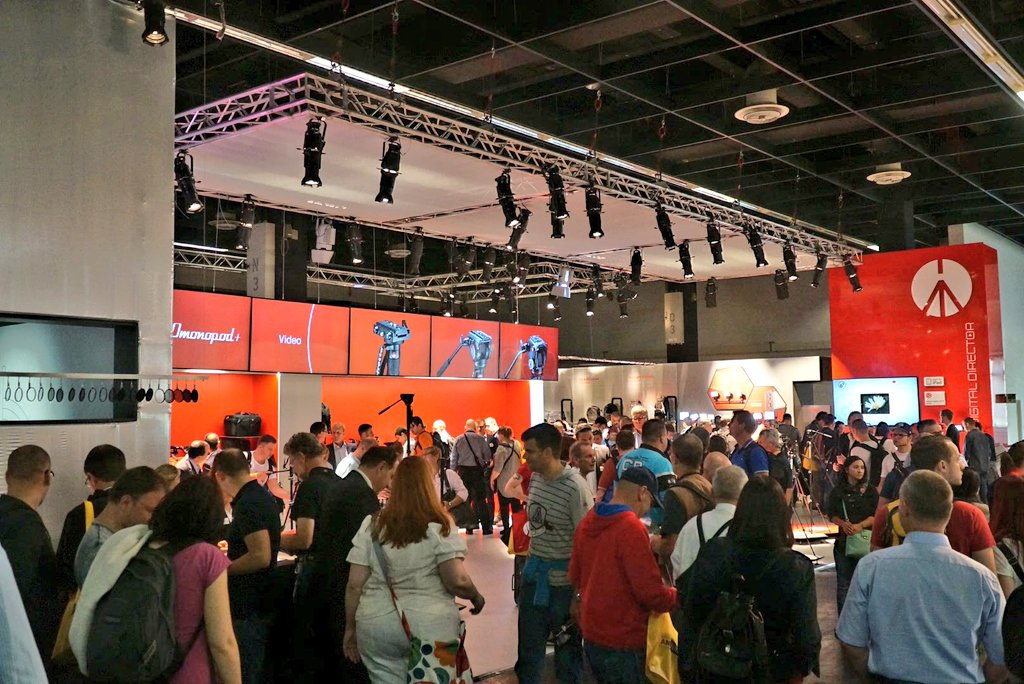 manfrotto_de's tweet photo. Tag 5 auf der @photokina - wir freuwn uns auf Euren Besuch! @manfrotto_tweet #manfrottophotokina https://t.co/0bMSRnUEx9