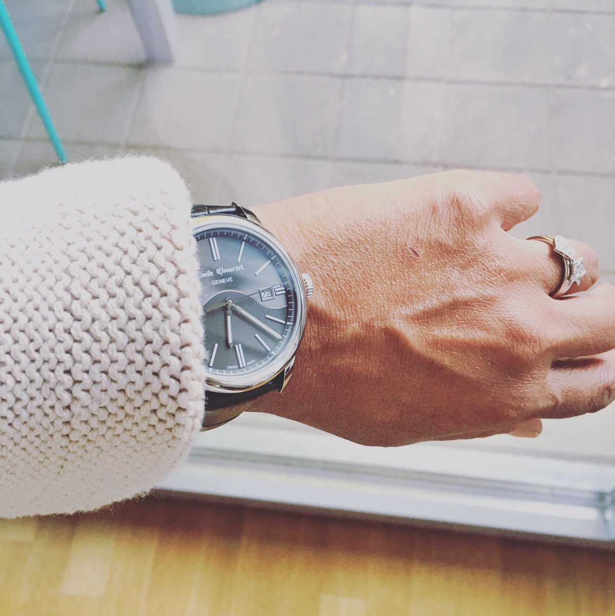 I'm a woman of great wisdom 😉
#EmileChouriet #Wisdom #automatic #watch #darkgrey #gunmetal #dial