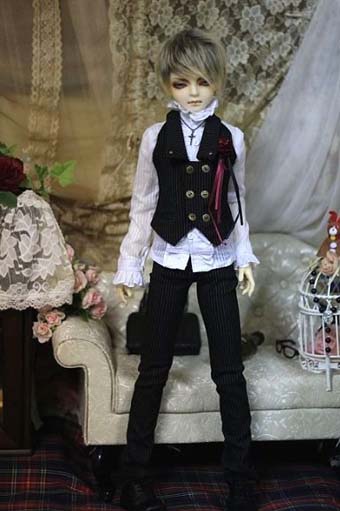 Dolk 東京本店 Dolk2f 入荷 ちょっぴりゴシックな男の子のセット服が届きました 70cm 60cm 40cmサイズがございます 帽子付です W