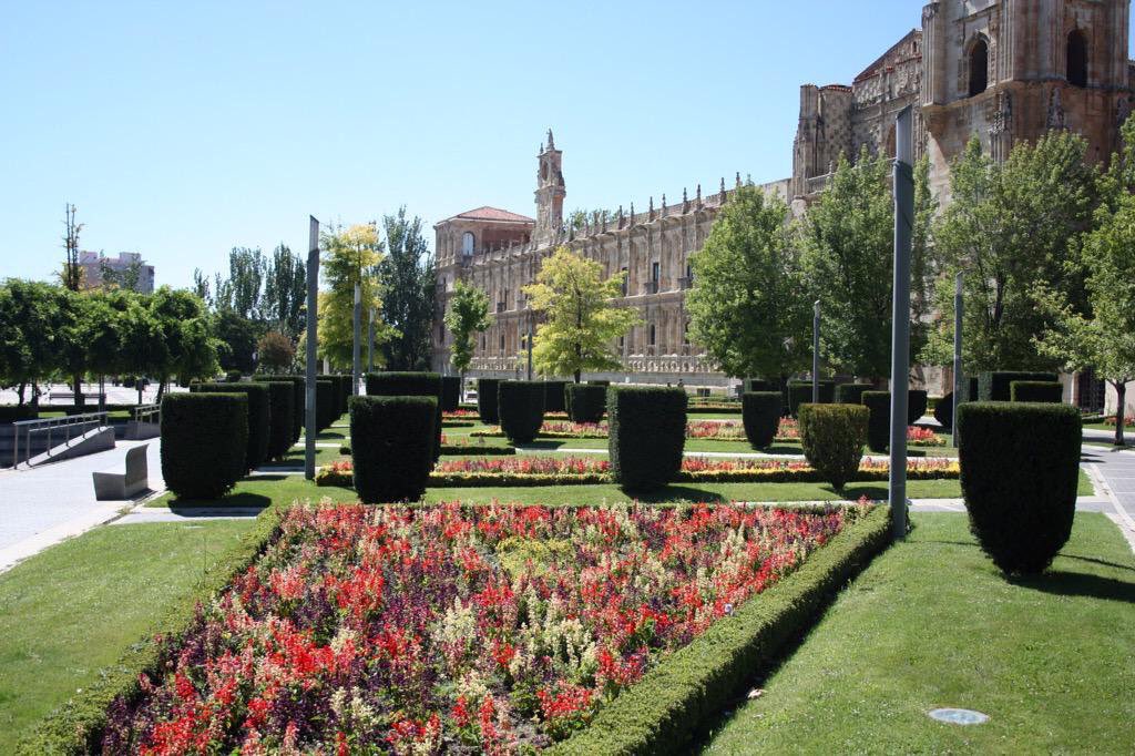 venaleon's tweet photo. #CuandoQuierasLeon #leonciudaddecompras  Vinos, Tapas; Mesa y Mantel VEN a #leonesp https://t.co/TEvSoiS7xC