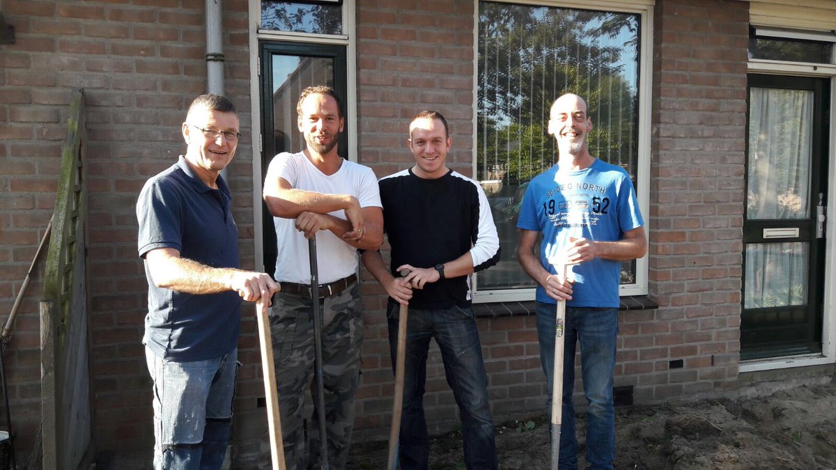 Present op Burendag!
Groepje uit de Ichtuskerk aan de slag bij een mevrouw in de buurt. De voortuin ligt er weer netjes bij!