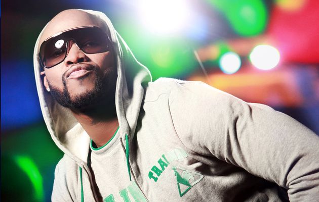 947's tweet image. Now on the #CokeTop40SA with @AppleMusic: we pay tribute to SA music icon and legend, Mandoza. #RIPMandoza