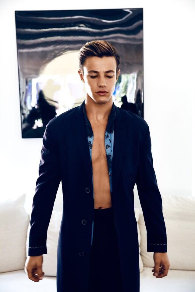 MOONWDALLAS's tweet photo. God is real and his name is Cameron Dallas 👅💦 https://t.co/LE48B2i4fF