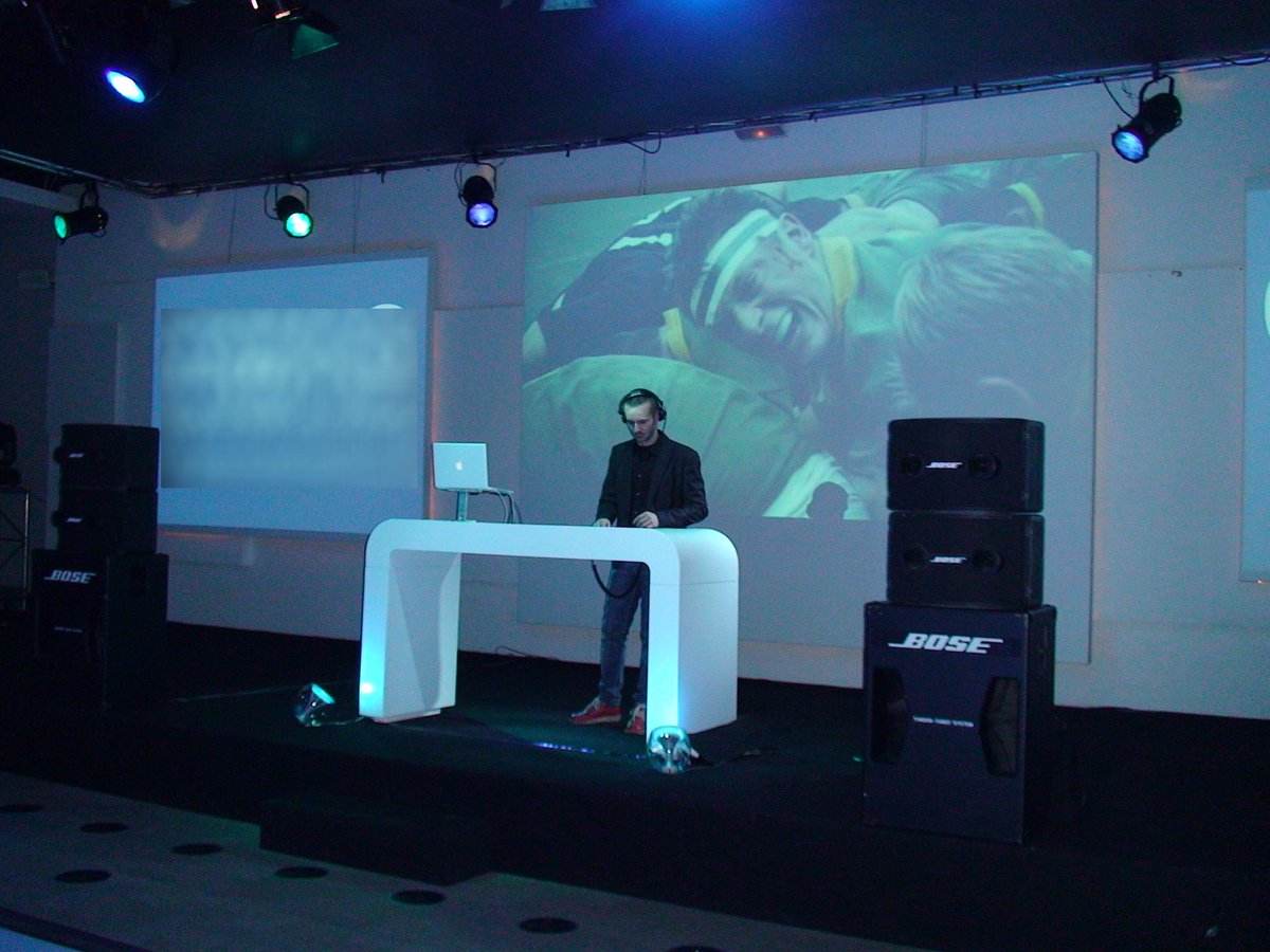 Nuestros amigos de <a href="/moinser_av/">Moinser Audiovisual</a> hicieron un montaje muy original en el #salondeconferencias, que también puedes utilizar como discoteca