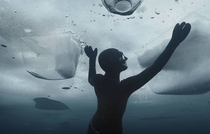 georgielclarke's tweet photo. Bravo @ianderry - it's beautiful!! #IanDerry #Johanna #ice #freediving #film https://t.co/5f5v66dKgV https://t.co/ttUrofjSqR