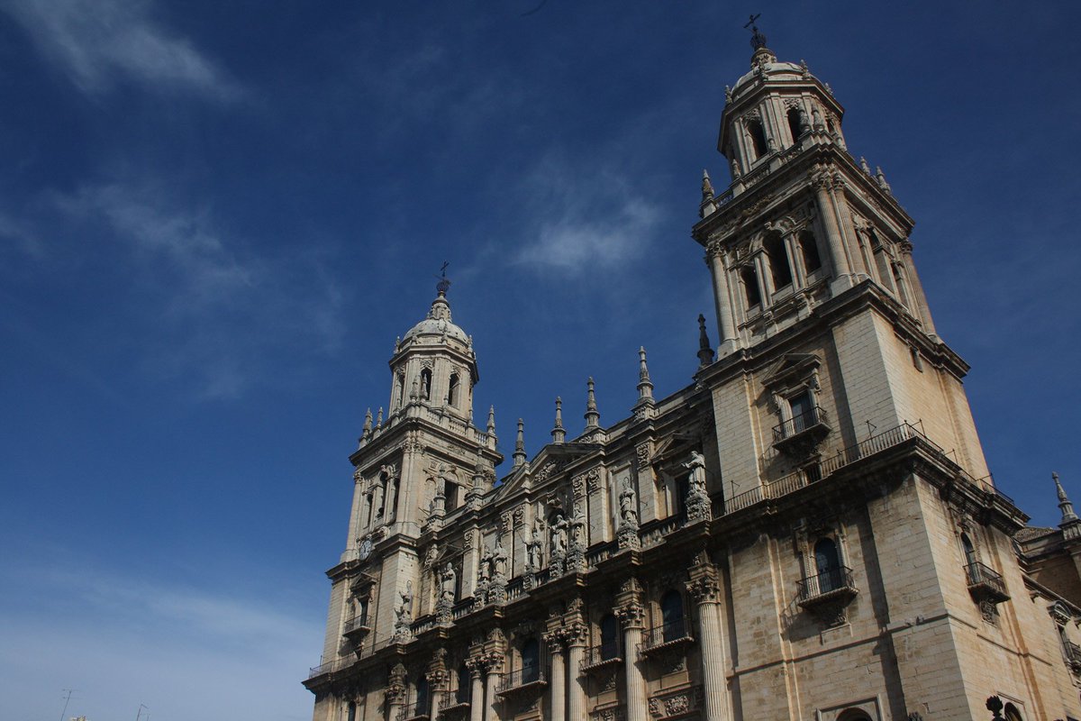 Vamos a pedir que se abran nuestros monumentos de forma permanente.Visítalos hoy de 22 a 2 horas y publica tus fotos con #JaénSiempreAbierto