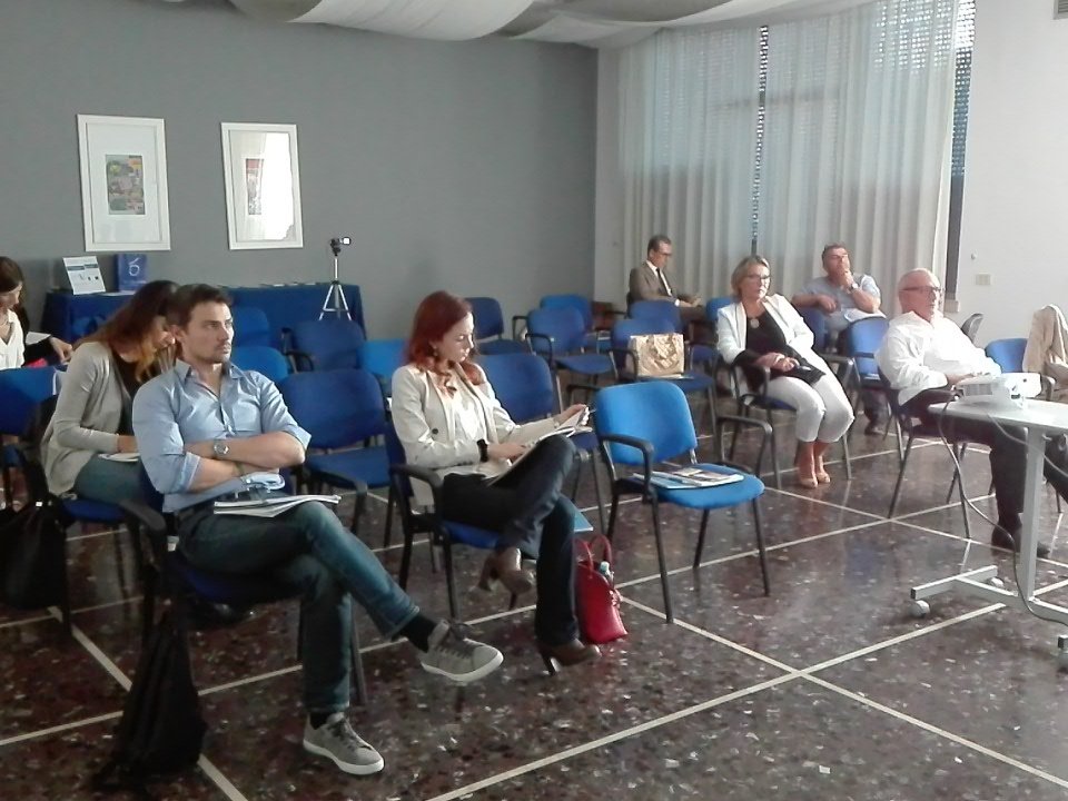 ZOSkinHealthITA's tweet photo. La fame di conoscenza non conosce pausa pranzo! Grazie ai medici presenti alla #masterclass #zoskinhealth by @zeinobagimd #WeenkendWithZO https://t.co/AvZ1oha2hF