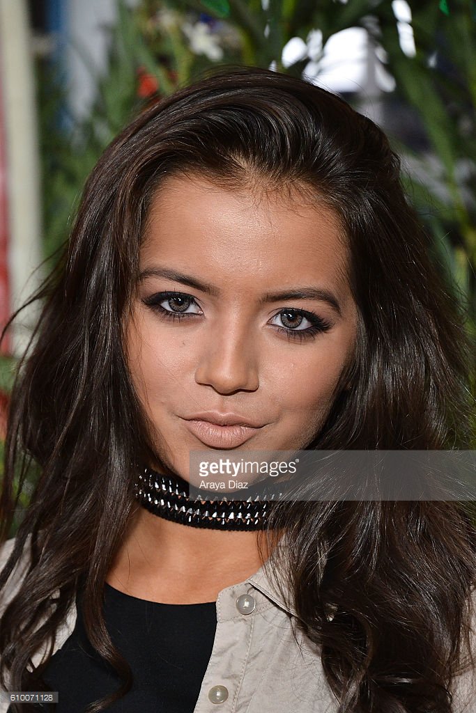 IsaMonerRussia's tweet photo. ›› @isabelamoner attends the Teen Vogue Young Hollywood 14th Annual Young Hollywood Issue on Sp 23 in Malibu, CA. https://t.co/Snhvk9unSu