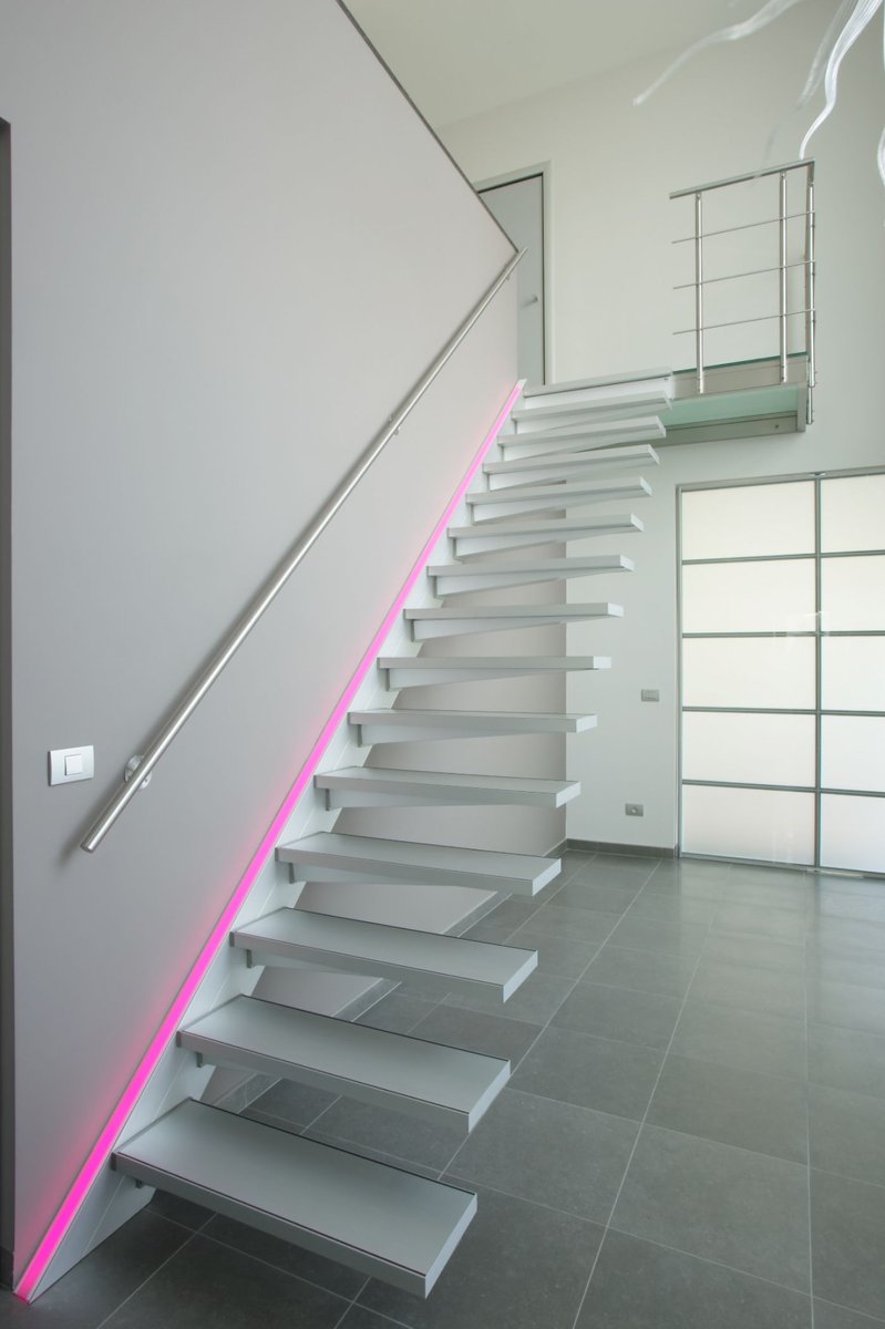 Trappenshowroom's tweet photo. A #staircase in the living room as a focal point of your #interior https://t.co/jcItJbf0dQ