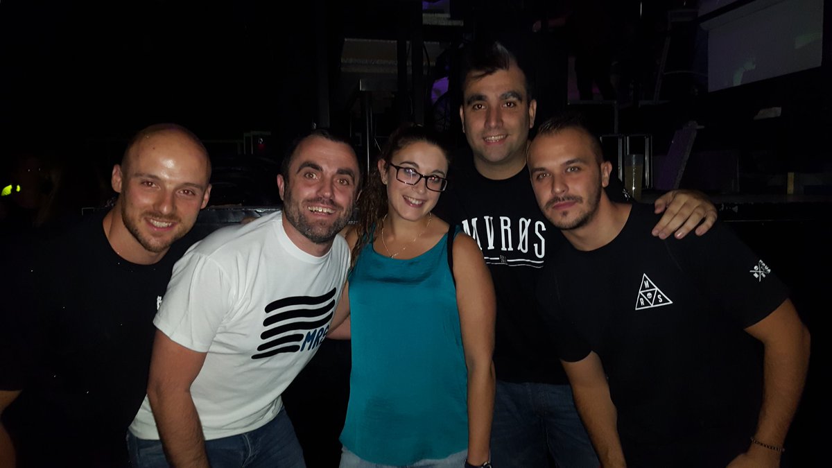 ShakeCoconutDjs's tweet photo. Encuentros así, en noches como estas, molan de más.
Muchas gracias, @Racherustes por acompañarnos en la #GalaxyShowproyect
@ShowProyect https://t.co/ZySJLg9Gpn