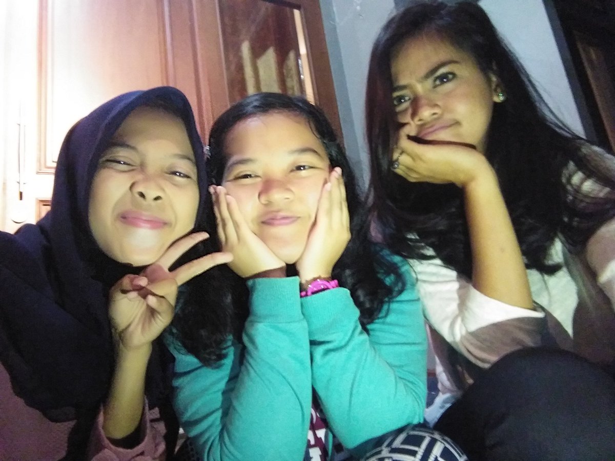 DeviAprilia_8 tweet picture