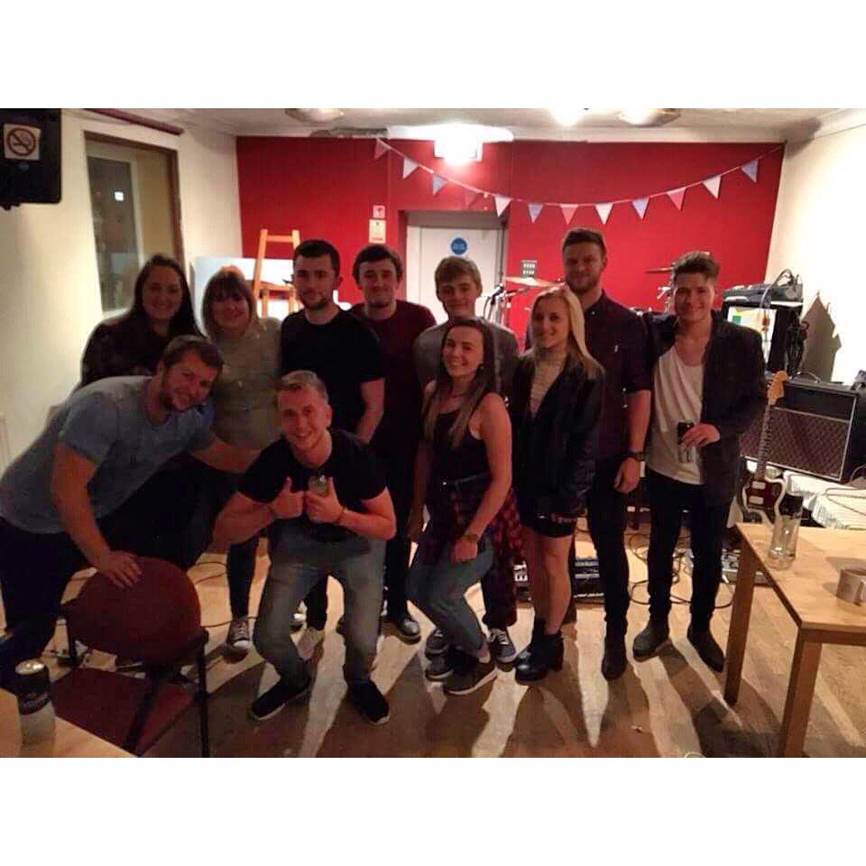 gymgym_abertawe's tweet photo. Gig ffab neithwr yn Nhŷ Tawe gyda @Yr_Angen 💃🏽🎶🍻🌚 #tytawe #gig #gigcymraeg https://t.co/KNNWcfT7Y0