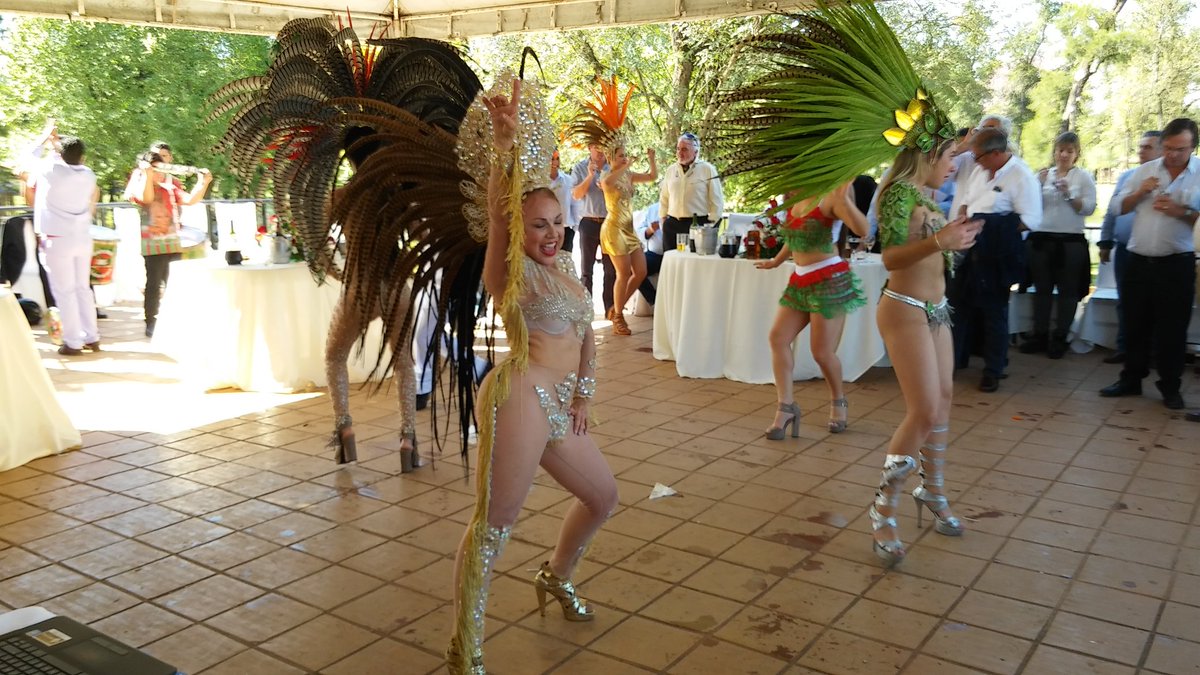 IntendenteCaram's tweet photo. Artigas es Carnaval Samba y Piedras Preciosas. Se lo hicimos saber a nuestros visitantes, los esperamos para vivirlo https://t.co/bw0LY1acTN