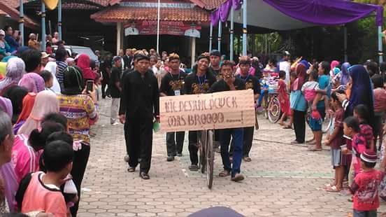 adipalakec's tweet photo. Camat Adipala lepas Karnaval/Kirab Budaya #festivalkalikudi diBalai Desa Kalikudi-Cilacap #Kalikudifest #IDInklusi https://t.co/p0azlPcwWU
