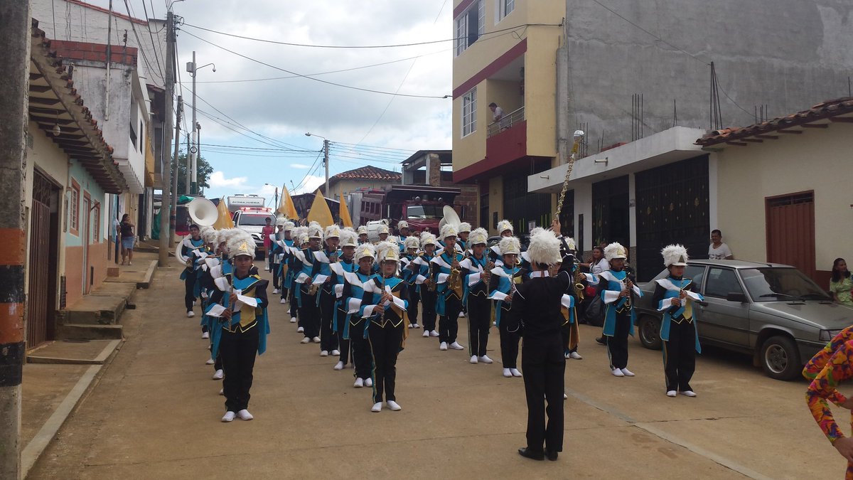 edgarbone's tweet photo. #FelizSabado de ensayo para todos los bandistas #BandasDeMarchaPorLaPAZ #FUNBAVIV #Vzla
@bandasvenezuela @GRAFIBAND https://t.co/EDdNTXLgXW