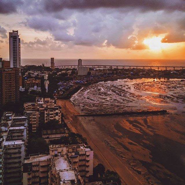 🔽Mumbai Skyline 🔽
From #mumbairooftop 
#artofvisuals 
#indianphotography #indiapictures
#mymumbai
#seemumbai #mysky…