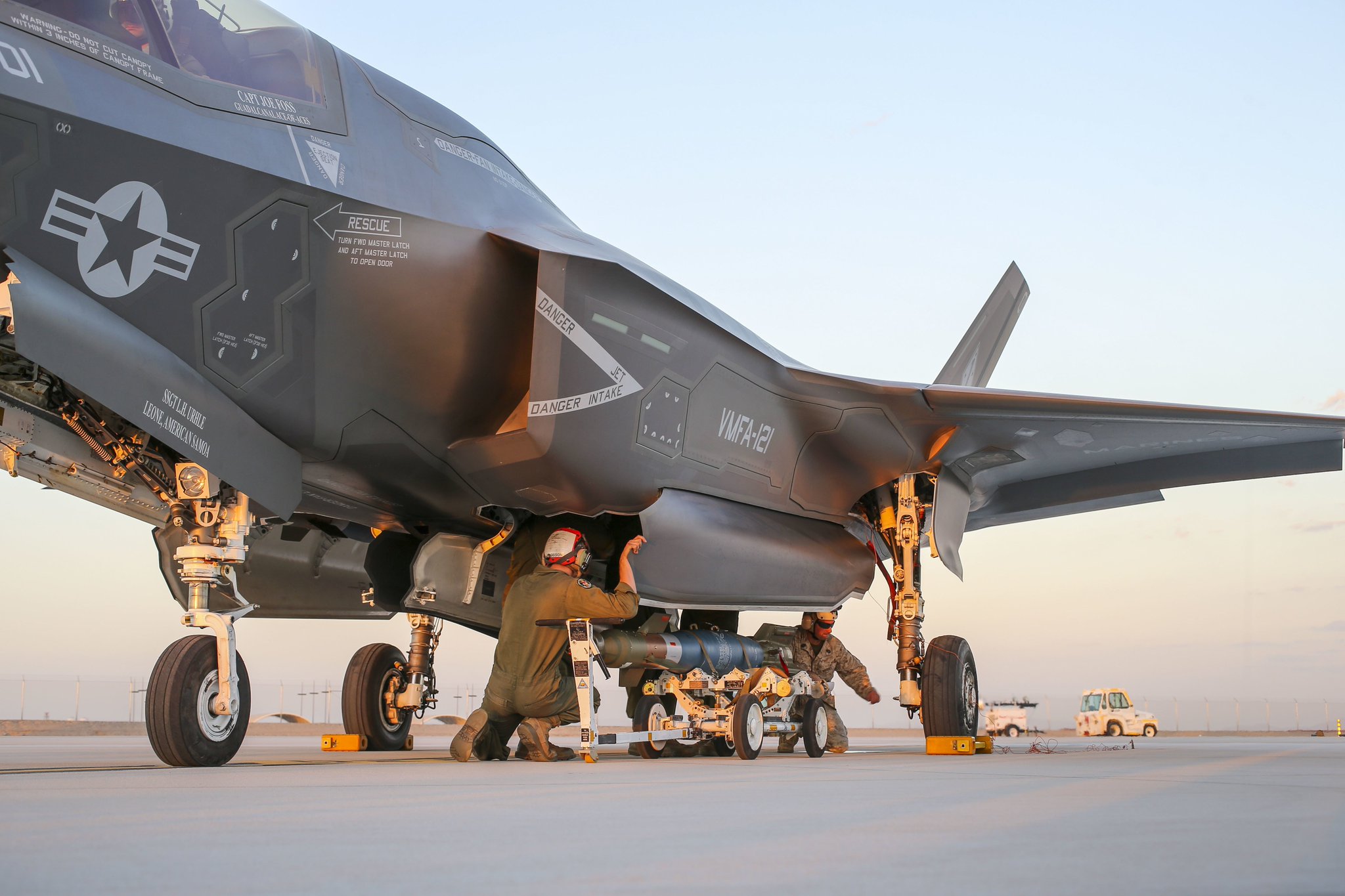 Lockheed Martin F-35 Lightning II (caza polivalente monoplaza de quinta generación USA ) - Página 17 CtHb3wqWcAANsEo