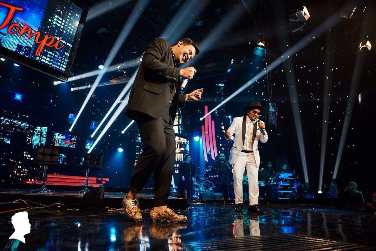 TULUS dan <a href="/dr_tompi/">dr tompi spBP</a> berkolaborasi membawakan "Kisah Sebentar" di #KonserTULUS Ruang Kolaborasi <a href="/TRANSTV_CORP/">TRANS TV</a>.