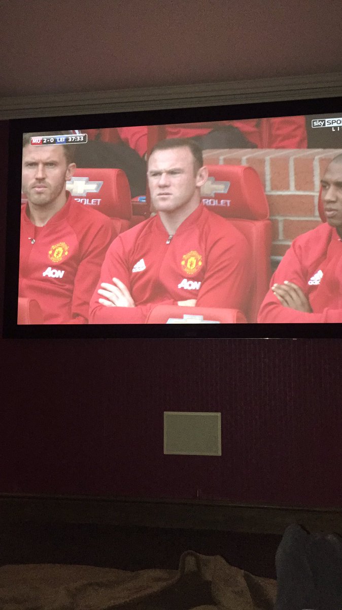 CarlHartley1's tweet photo. Rooneys face 😂 #WayneWho https://t.co/VvV01n9La1