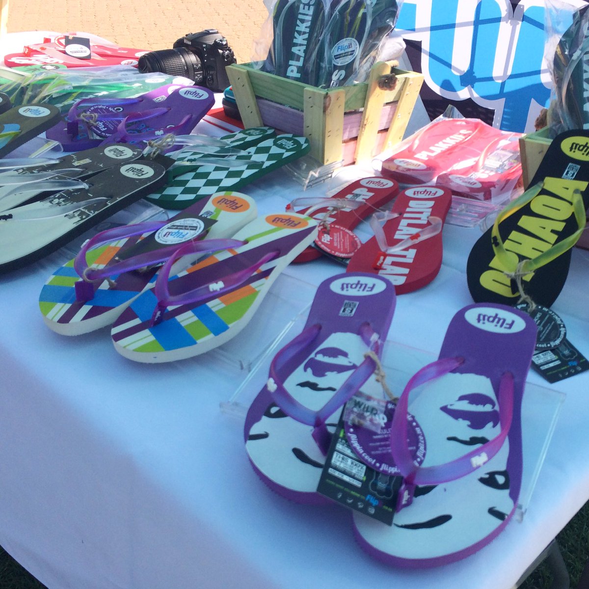 WaterfallMarket's tweet photo. Flipping amazing locally produced flip flops by @flipit_za 
#waterfallfamilymarket https://t.co/soUi7VJnqF